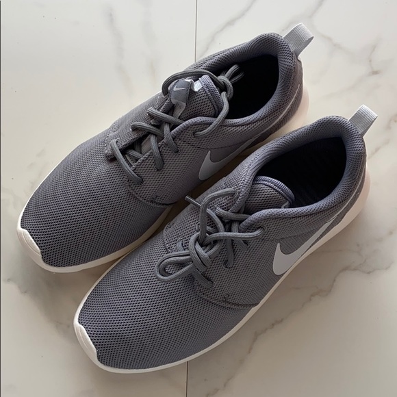 NWT Nike Roshe One sneakers shoes - Picture 4 of 8